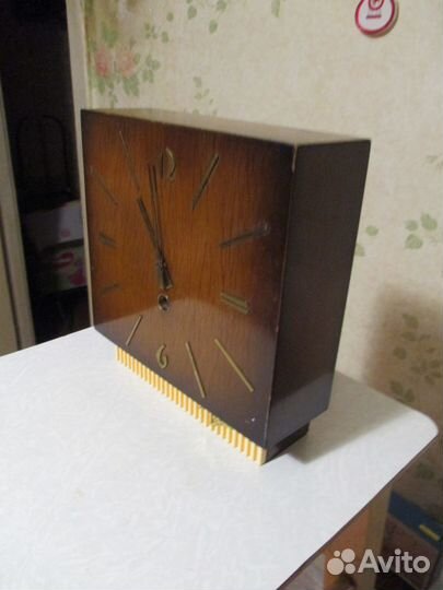 Часы настенные механические 