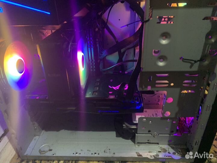 Игровой пк с монитором клавиатурой и мышью