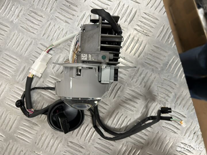 Линза фары + корректор Toyota Prius 50 Левая