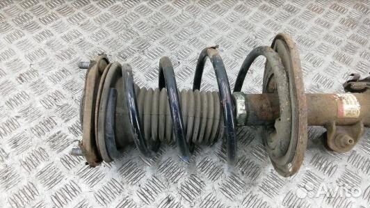 Стойка передняя левая toyota avensis T27 (HBN16K50