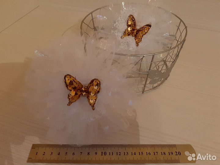 Бант школьный белый из фатина с бабочкой