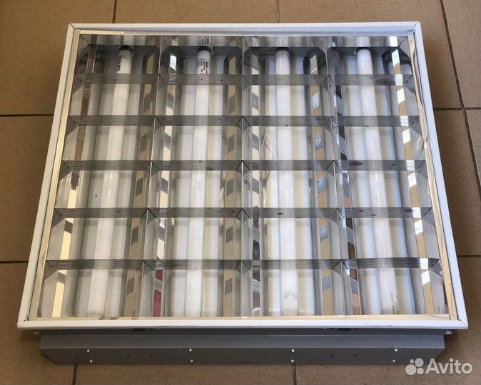 Светильник потолочный встраиваемый люминесцентный