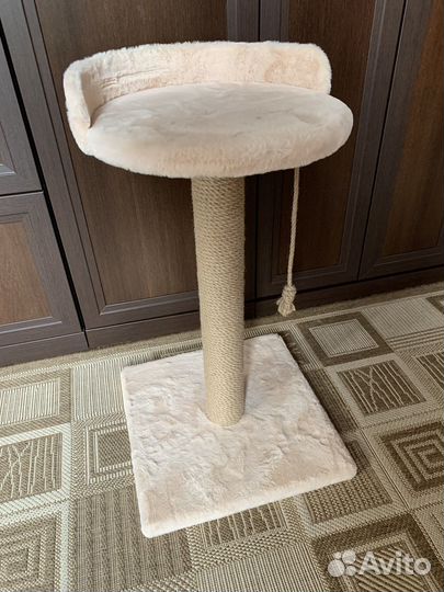 Когтеточка для кошки, столбик с лежанкой