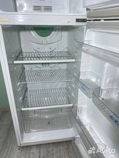 Холодильник Samsung