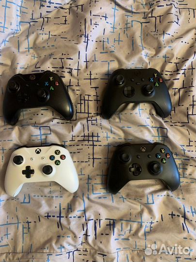 Геймпады джойстики черные и белый xbox
