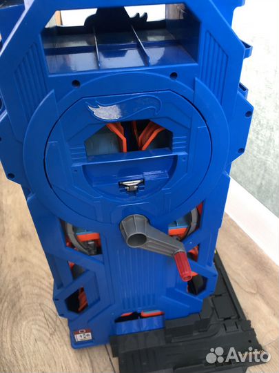 Hot wheels гараж 35 машинок
