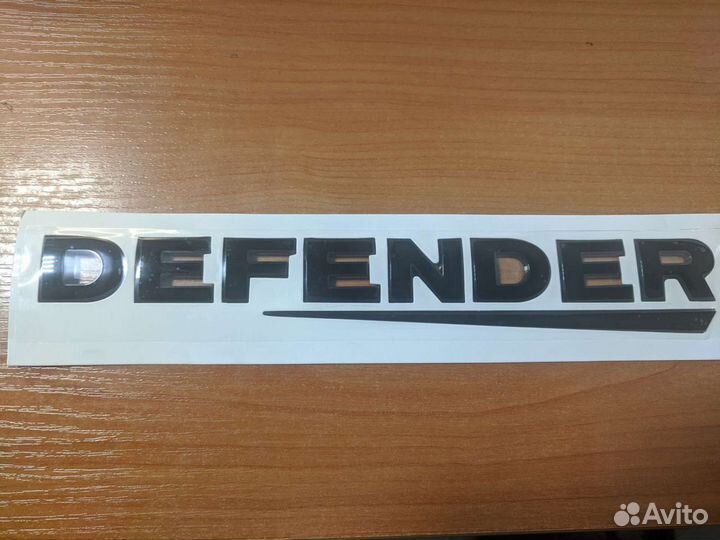 Надпись буквы Defender черная