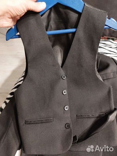 Пиджак+жилет на мальчика 122 128