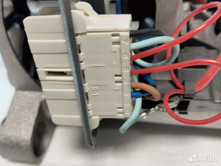 Двигатель 41037426 на стиральную candy aqua 1041D1