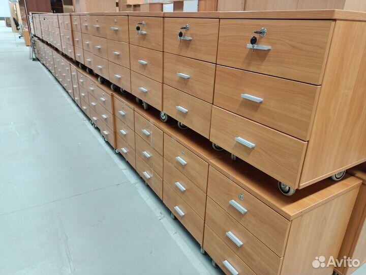 Тумбы подкатные, много Б.У