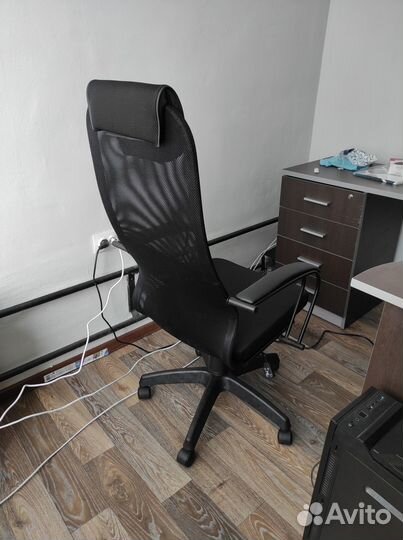 Офисное кресло 