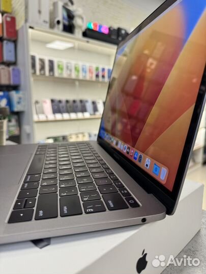 Apple MacBook Pro 13 2017. Идеал. Полный комплект