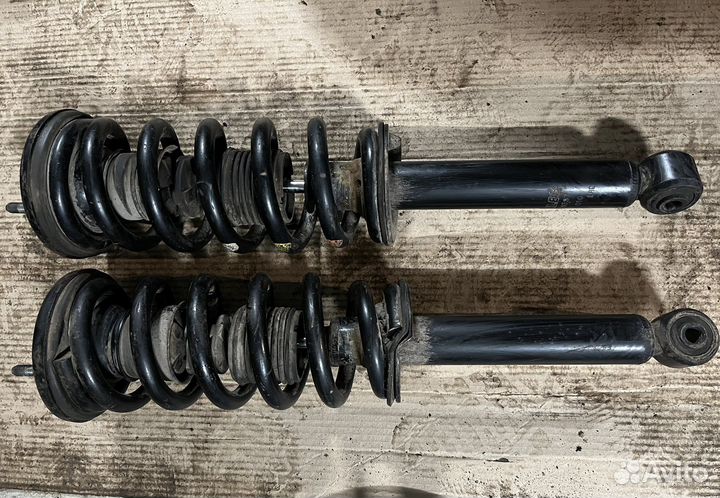 Амортизатор б/у Паджеро 3 Mitsubishi Pajero 3