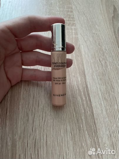 Givenchy тинт-тестер