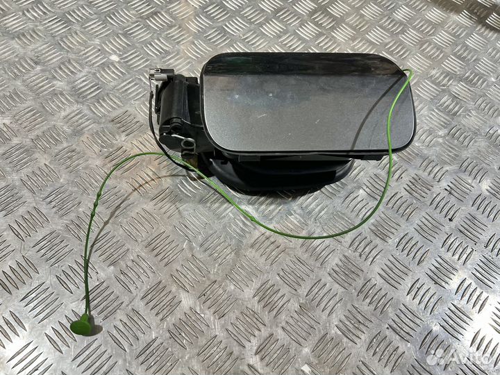 Лючок бака BMW F30