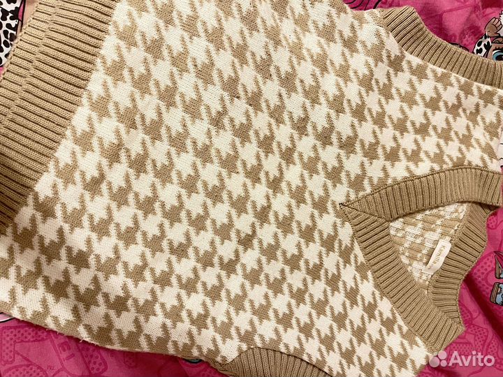 Вязаная жилетка