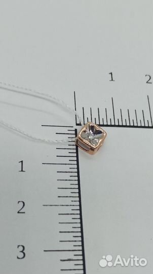 Золотая подвеска с бриллиантом