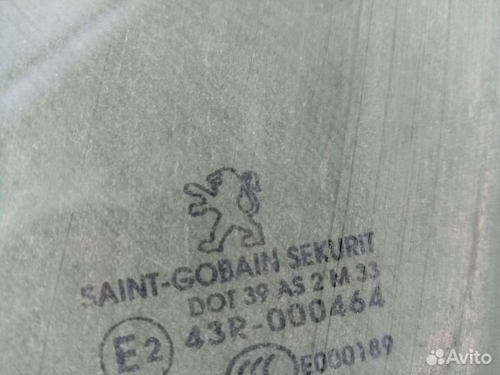 Стекло двери переднее левое Peugeot 207