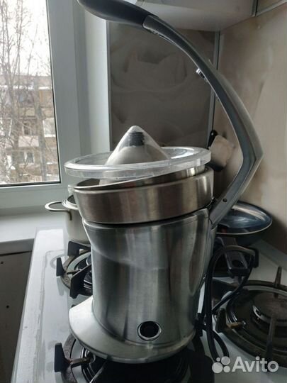 Соковыжималка BorkJU Cup9911BK