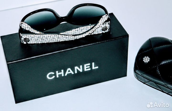 Солнцезащитные очки Chanel