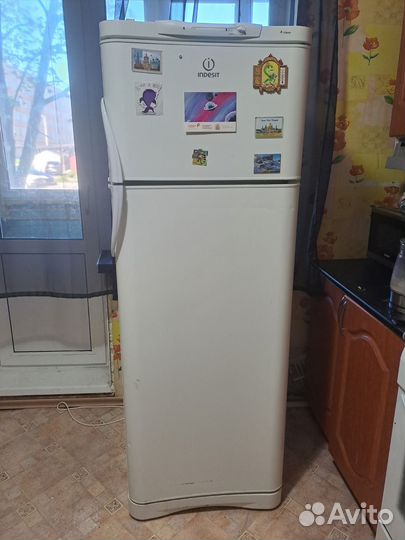 Холодильник indesit