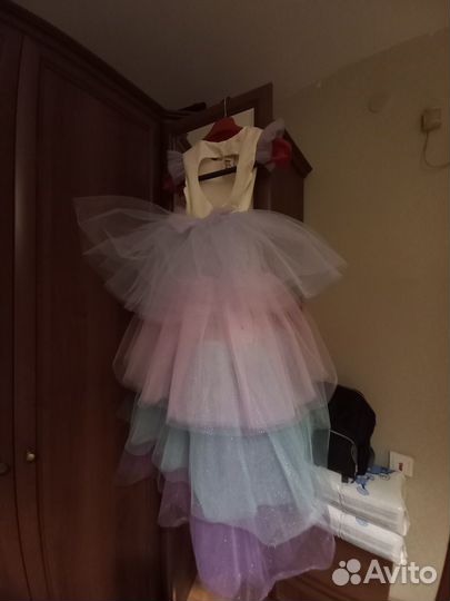 Платье со шлейфом единорог