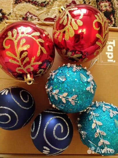 Новогодние шары новые, елка,бабочки