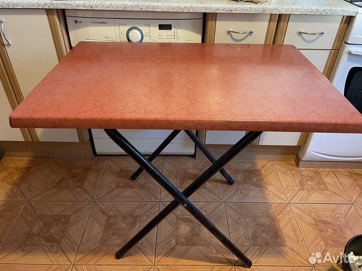 Кухонный стол
