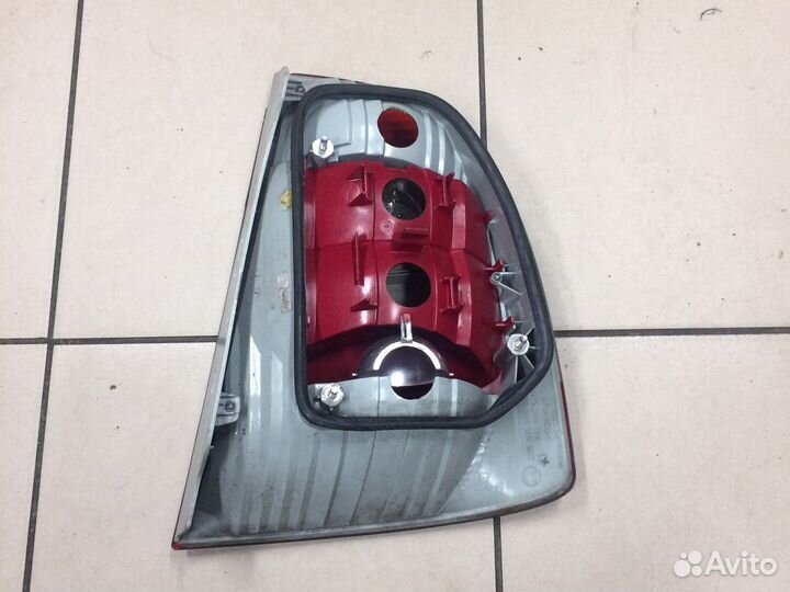 Фонарь задний левый skoda Super 3U5945111A