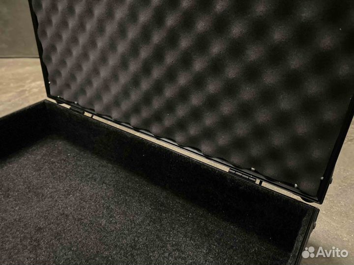 Универсальный кейс из алюминия (550x350x85)