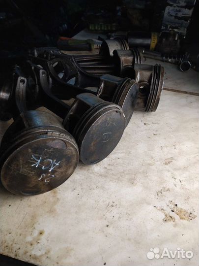 Поршень с шатуном Audi A6 2.8 ACK