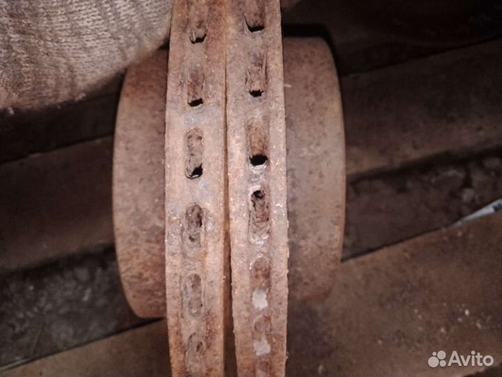 Диск тормозной передний Nissan Primera P10