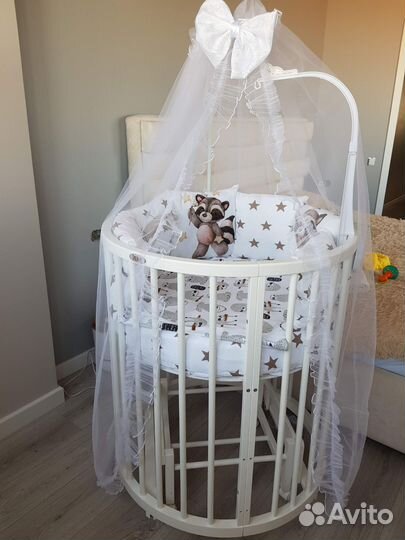 Детская круглая кроватка с маятником