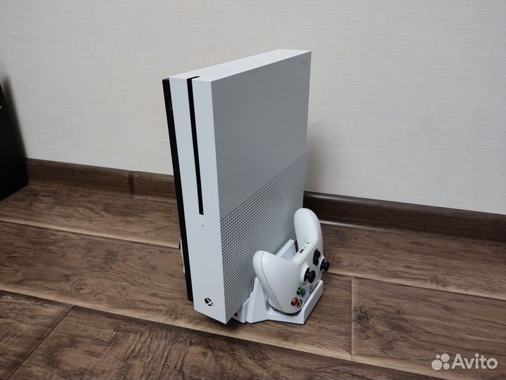 Стенд Xbox Series S / One S