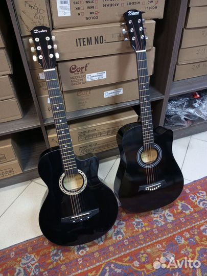 Акустическая гитара новая черного цвета