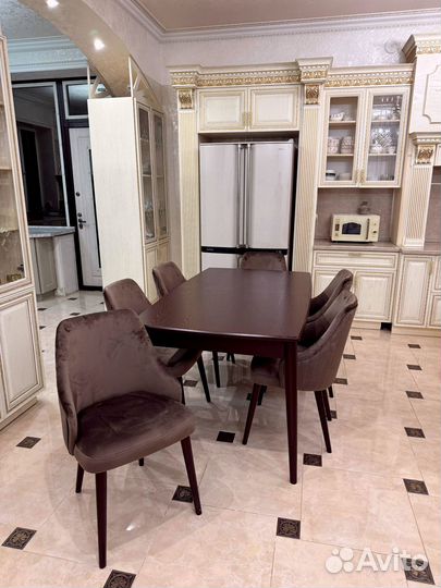 Стол и стулья для кухни. В наличии