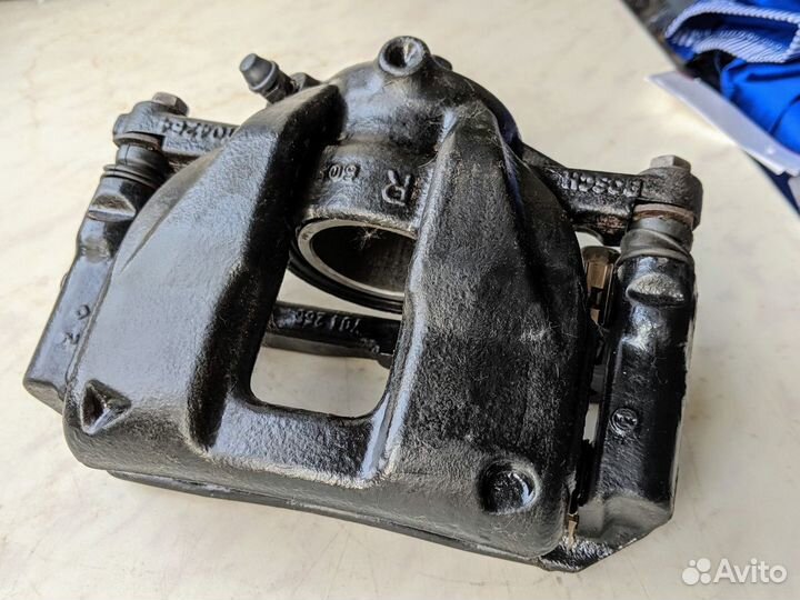 Суппорт тормозной передний Honda CR-V III (07-12)