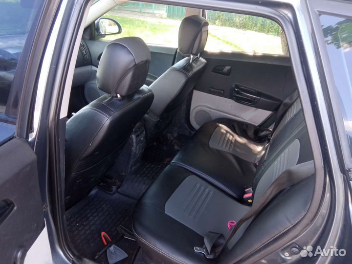 Kia Ceed 1.4 МТ, 2008, битый, 380 000 км