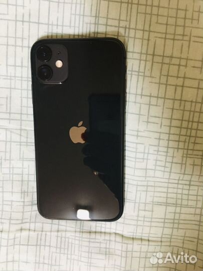 Телефон iPhone 11