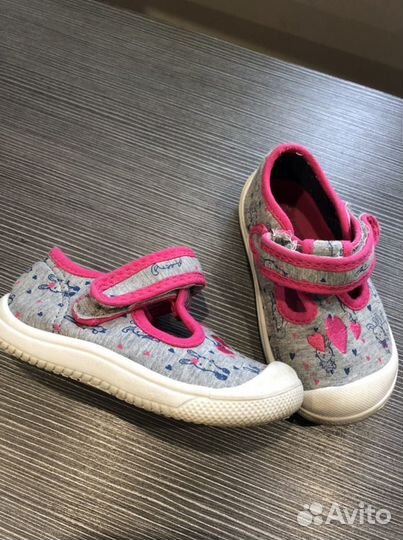 Продам обувь для девочки