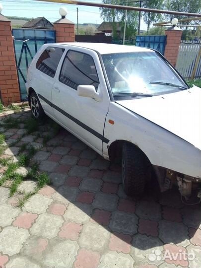 Volkswagen Golf 1.8 AT, 1996, битый, 200 000 км