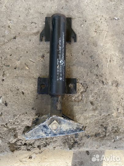 Кронштейн бампера BMW E34