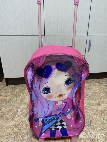 Детский чемодан на колесиках