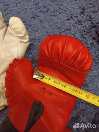 Детские боксёрские перчатки и гантели