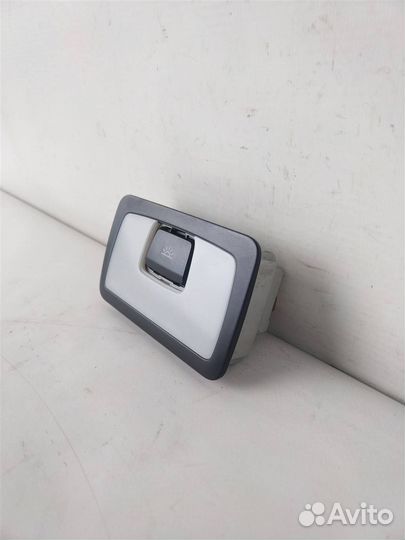 Плафон салонный задний ауди Q7 2005