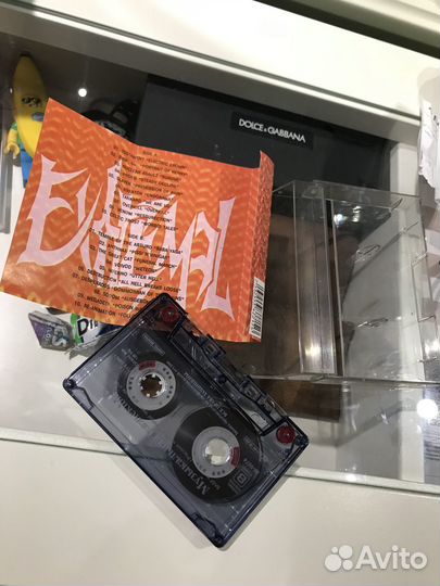 Аудиокассеты с буклетами металл, около-металл банд