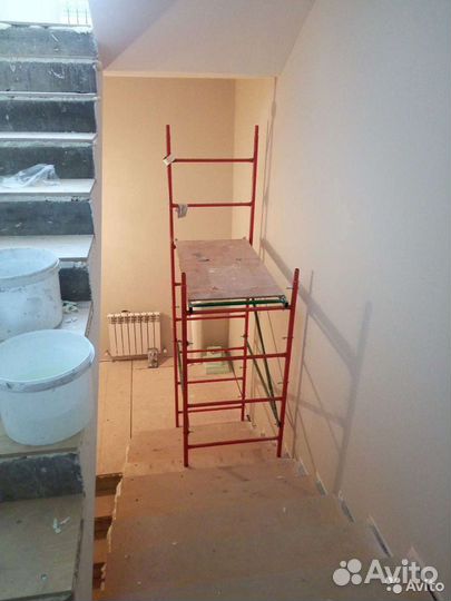 Аренда лесов для работы на лестнице, доставка