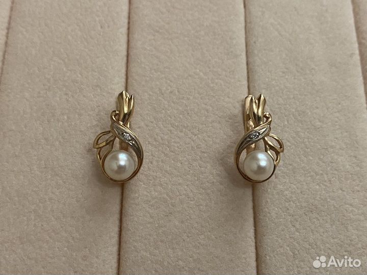 Золотые серьги с жемчугом и бр. 585