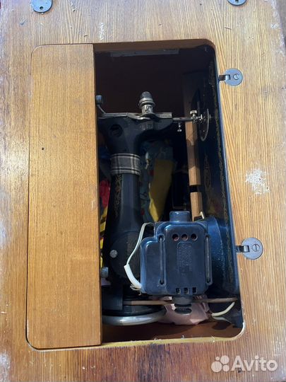 Швейная машина со столом