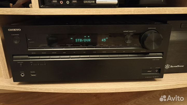 Av ресивер Onkyo TX-NR737